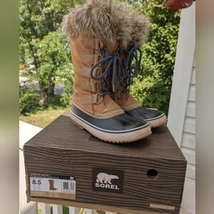 Sorel Joan of Arctic Waterproof Boot size- 8.5